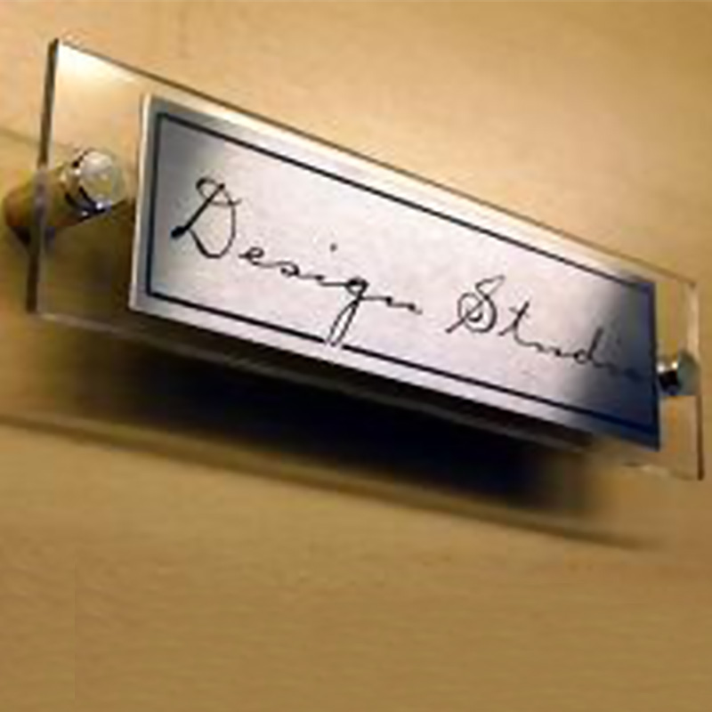 bjp\'s vijay jolly labels shoma chaudhury an \'accused\', congress condemns - house name plate